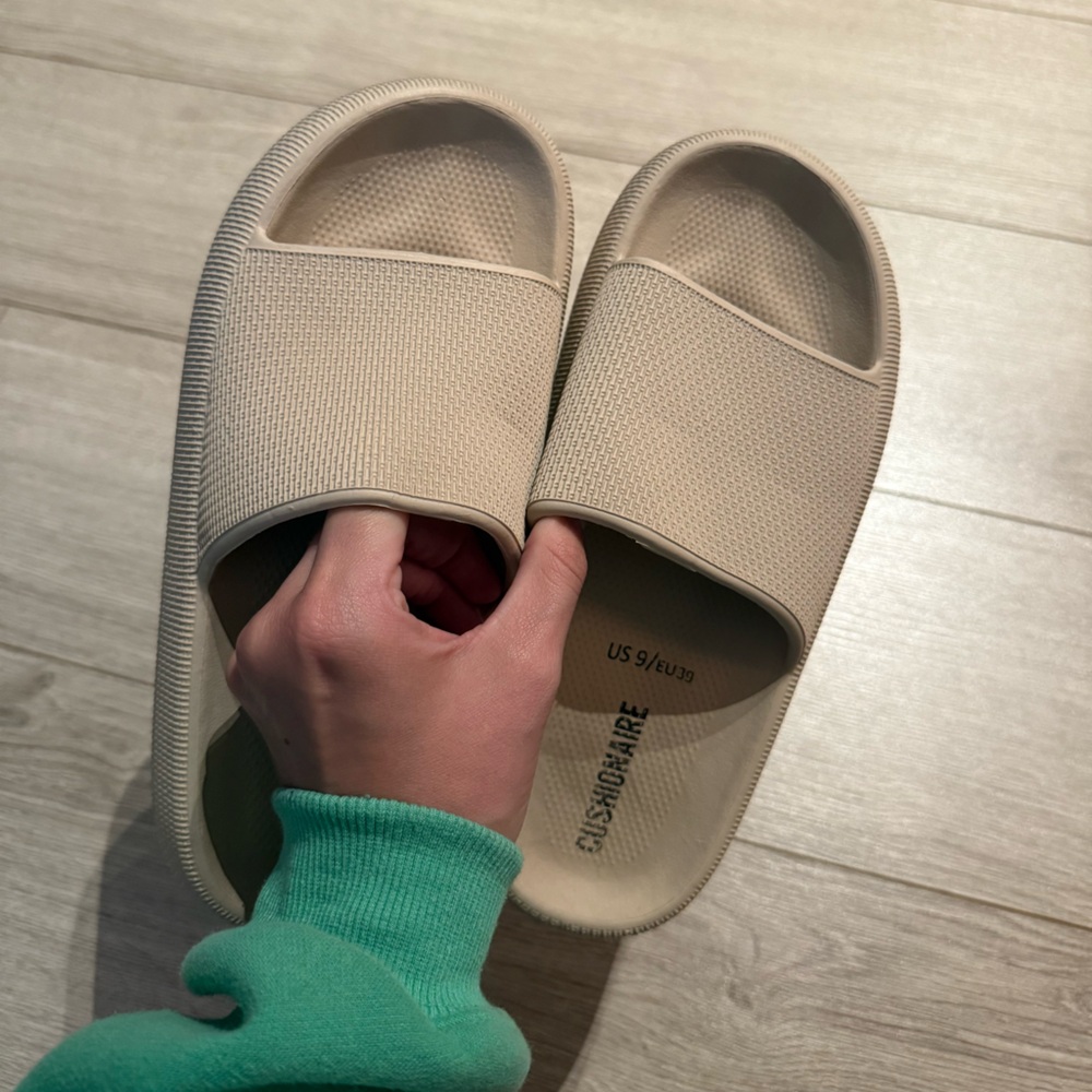 Cushionaire Women's Tan Casual Sandals